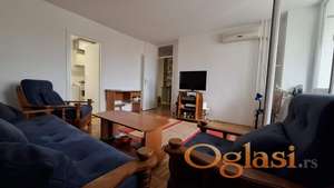 Izdajem opremljen stan na Limanu 3